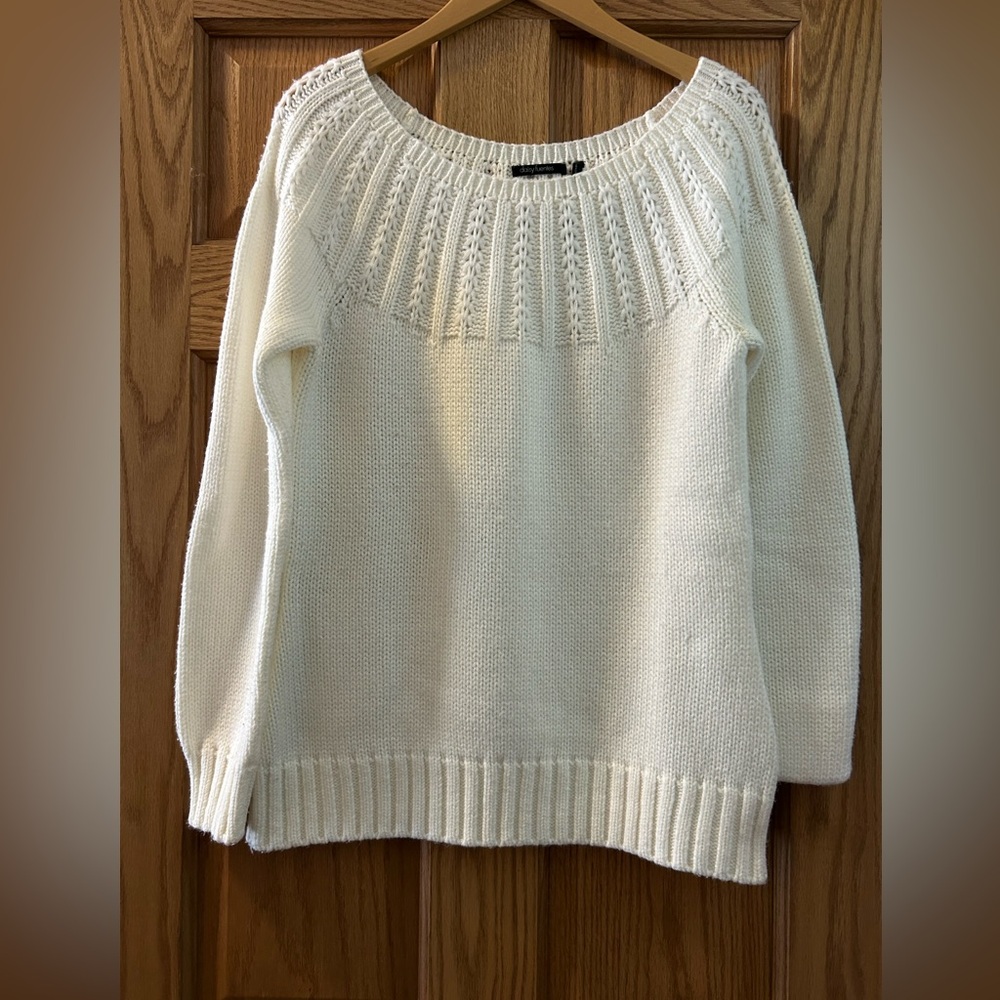 Daisy Fuentes White Crew Neck Sweater with Ribbed Yoke - Medium